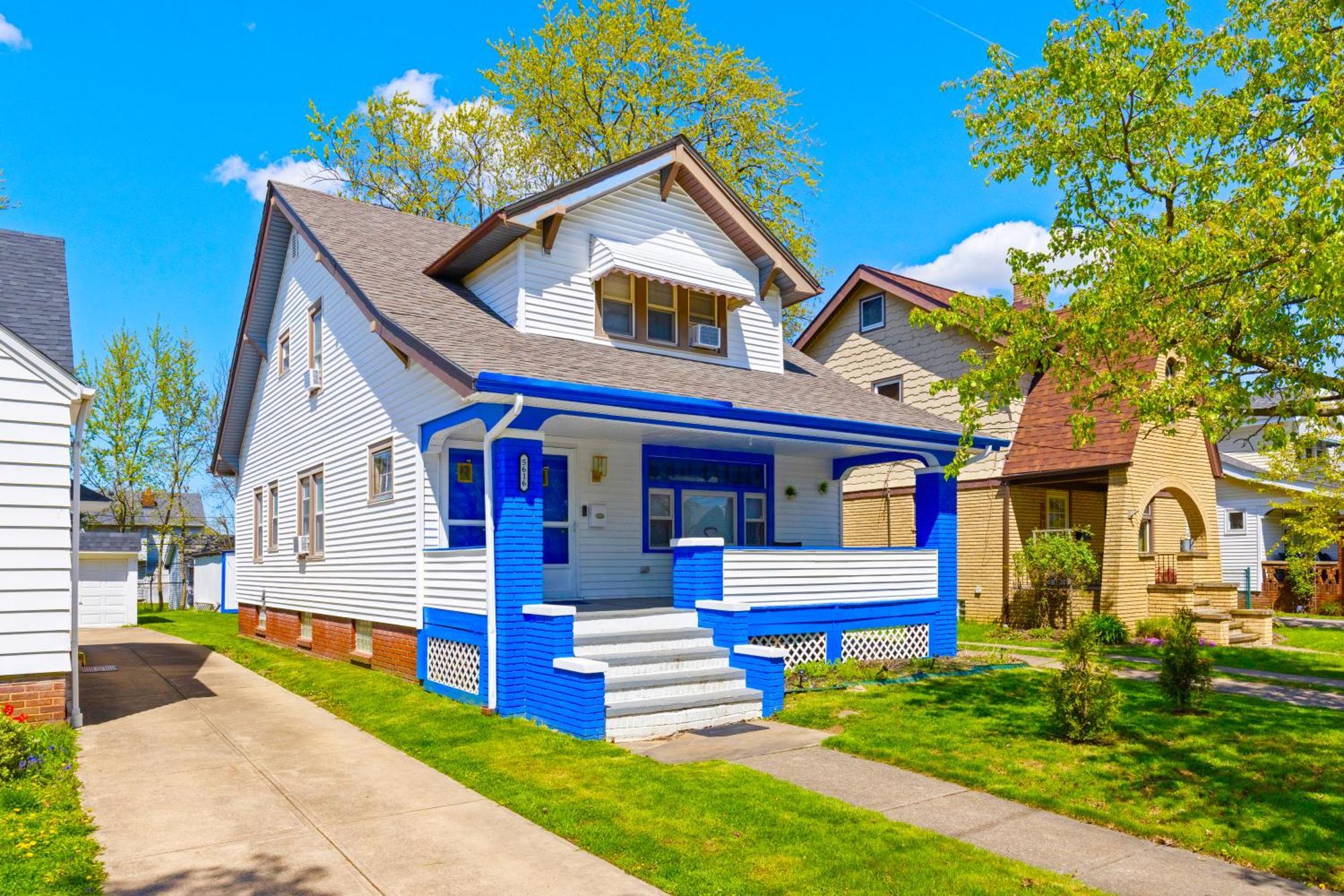 The Sapphire Haven - Your Old Brooklyn Oasis Awaits Families, Couples, Business Travelers Near Downtown With Parking, 300 Mb Wifi & Self Check-In Cleveland Exterior foto