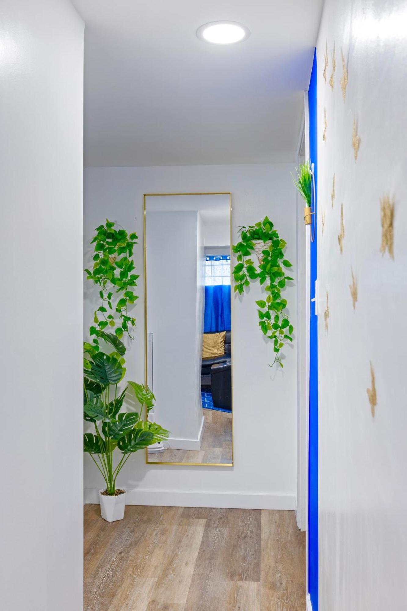 The Sapphire Haven - Your Old Brooklyn Oasis Awaits Families, Couples, Business Travelers Near Downtown With Parking, 300 Mb Wifi & Self Check-In Cleveland Cameră foto